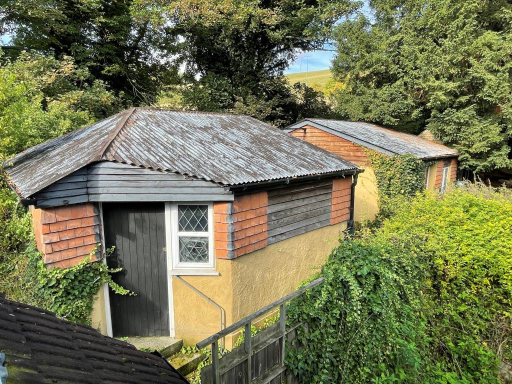 Lot: 150 - FORMER PUBLIC HOUSE WITH POTENTIAL AND OVER 11 ACRES OF LAND -